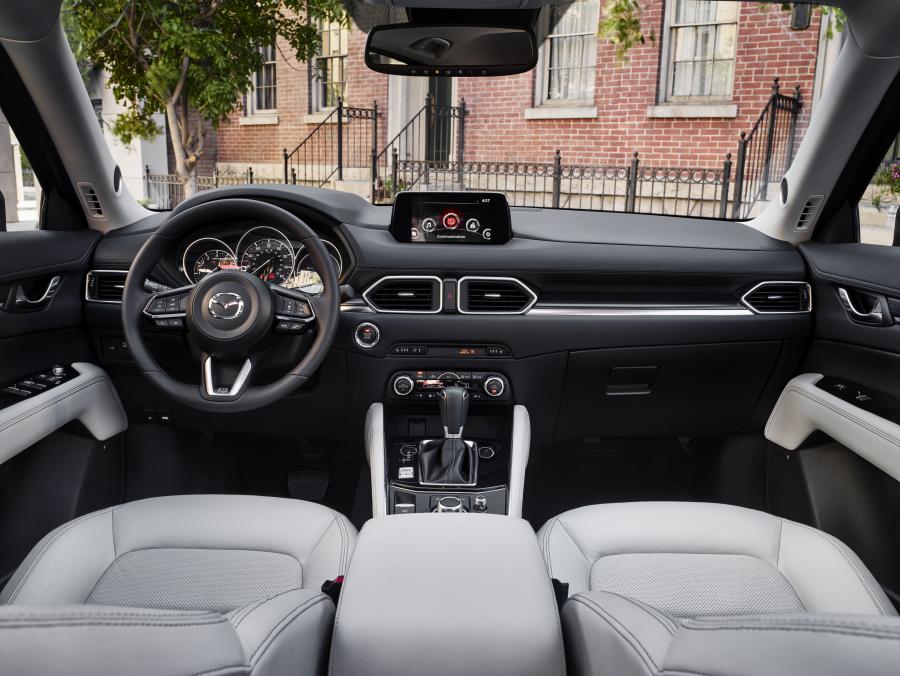Торпедо Mazda CX-5 2016 года  (фото 49 из 49)